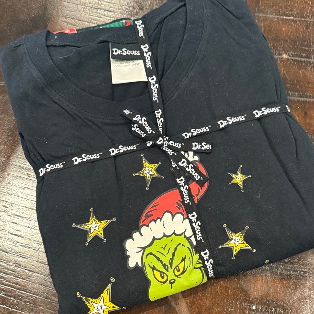 Dr. Seuss Black Tee with Grinch and Yellow Stars PJ set